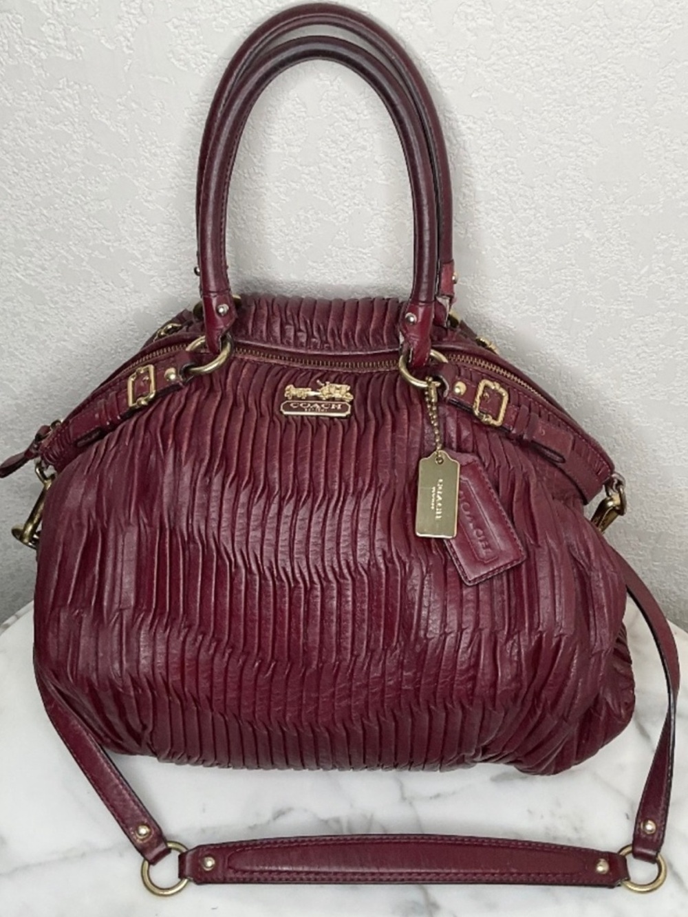 Coach Ashley Bordeaux burgundy Y2K Vintage,gold bar tag,charm,engraved branding - Picture 15 of 15
